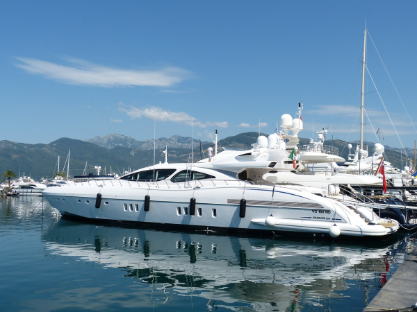 luxury yacht charter